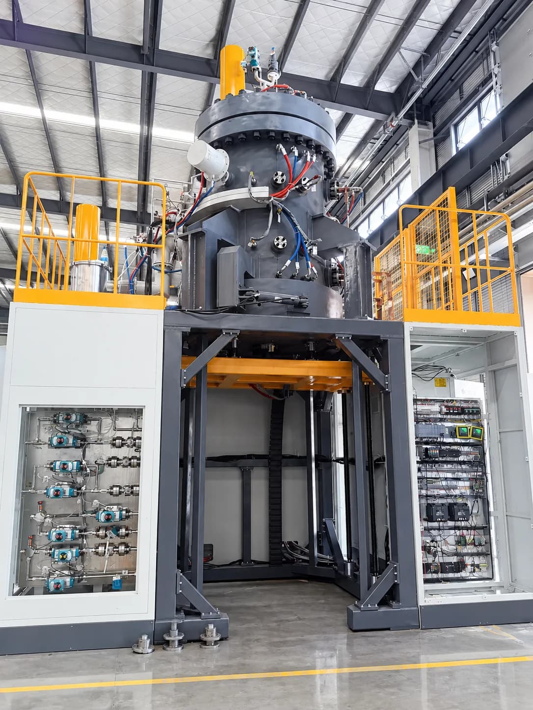 Vertical furnace assembly and controls inside the Haoyue workshop